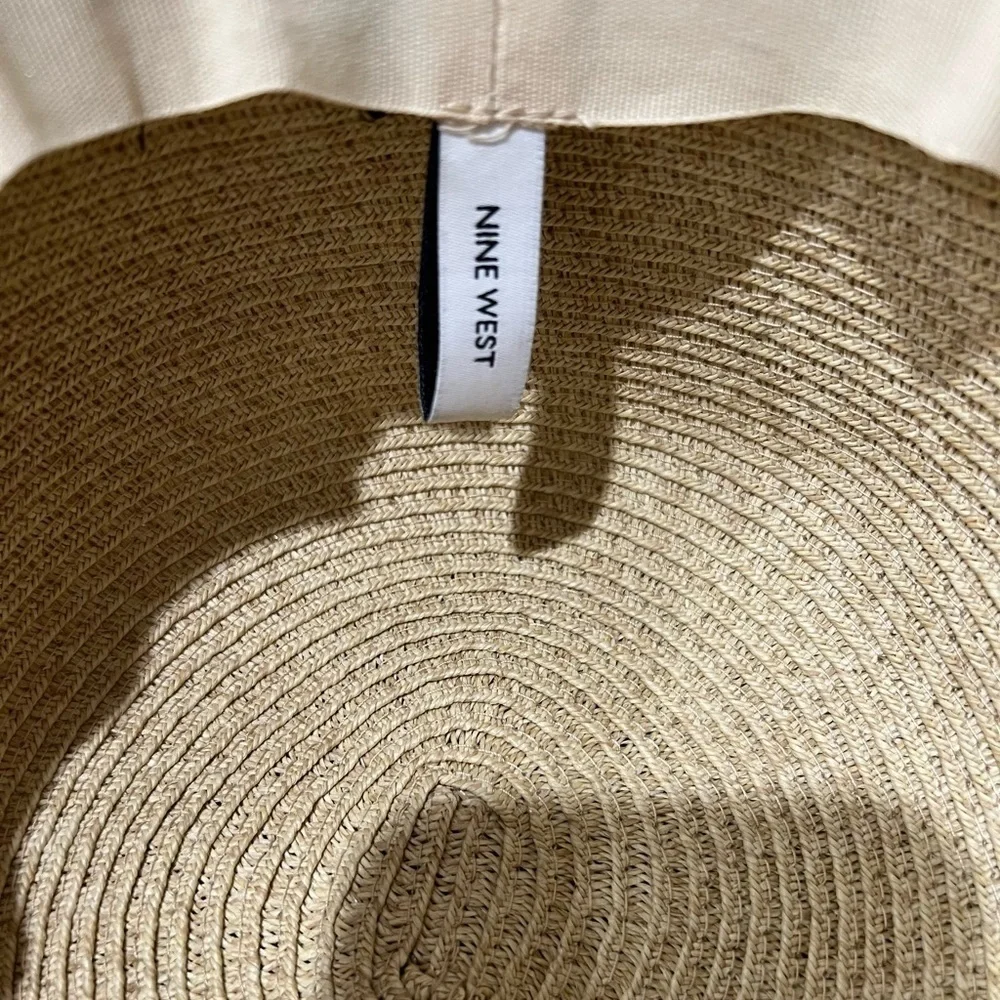 Nine West Stylish Tan Sun Hat with Navy Band, EUC, beach, classy, feminine - Picture 3 of 3